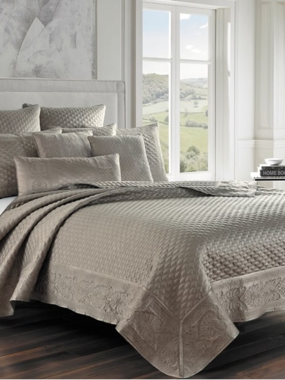 NEW/Open Box J. Queen New York
Embroidered Lyndon Quilted Coverlet